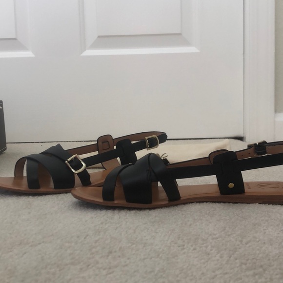 Woman’s shoes - Picture 2 of 3